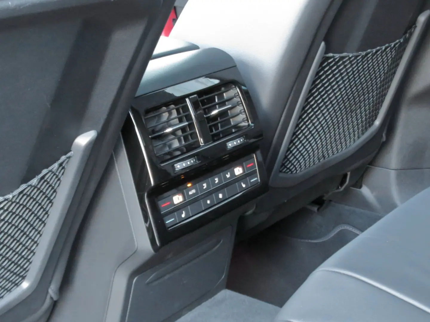 Touareg R  3.0TSI eHybrid 340 kW 4M
