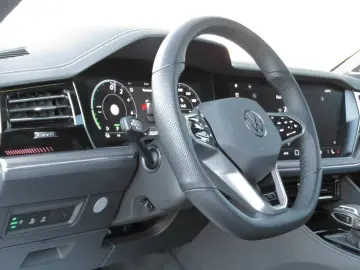 Touareg R  3.0TSI eHybrid 340 kW 4M
