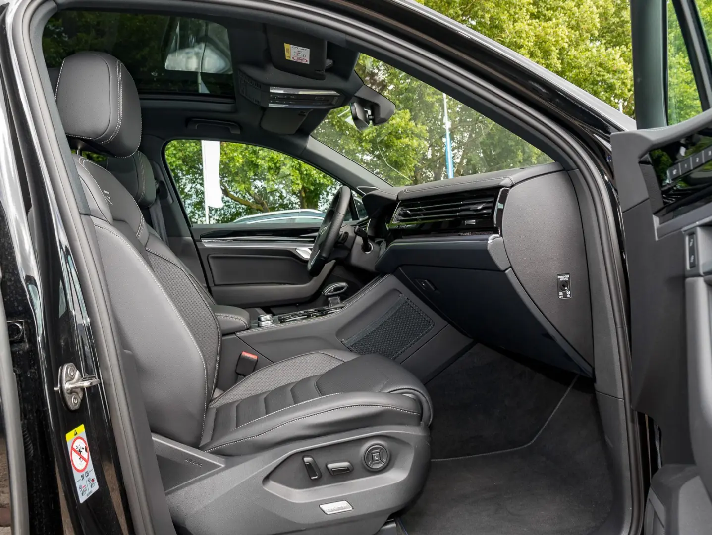 Touareg R eHybrid 4M HuD AHK LUFT PANO DYNAUDIO