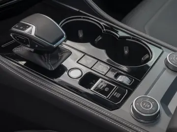 Touareg R eHybrid 4M HuD AHK LUFT PANO DYNAUDIO