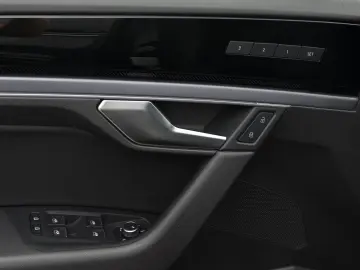 Touareg R eHybrid 4M HuD AHK LUFT PANO DYNAUDIO