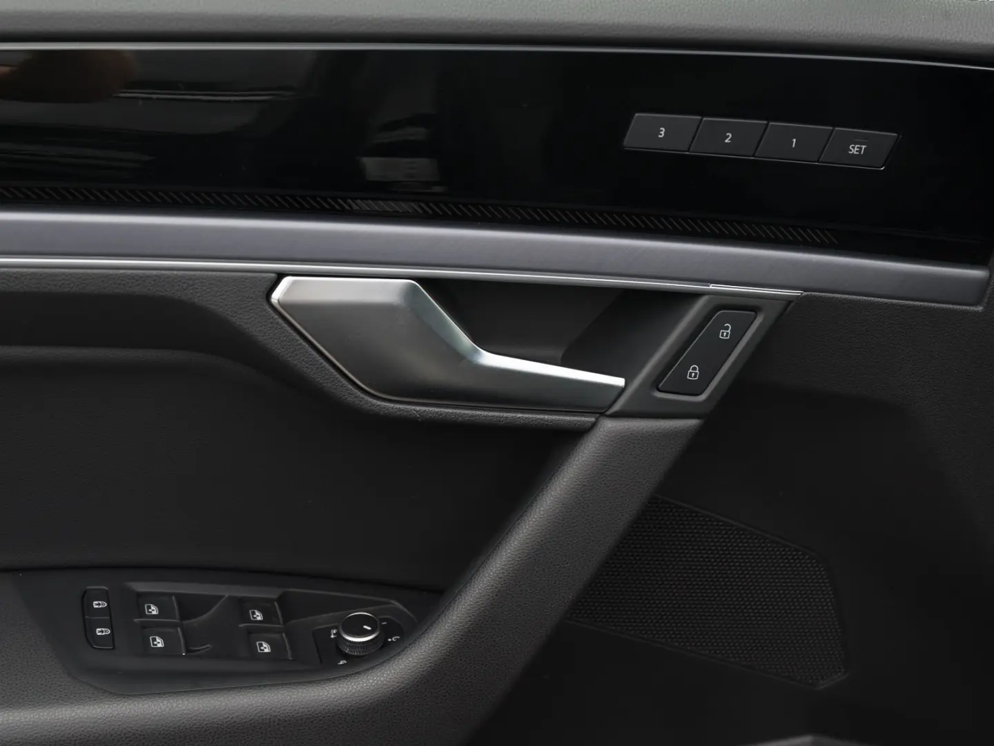 Touareg R eHybrid 4M HuD AHK LUFT PANO DYNAUDIO