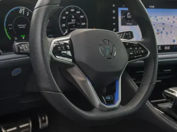 Touareg R eHybrid 4M HuD AHK LUFT PANO DYNAUDIO