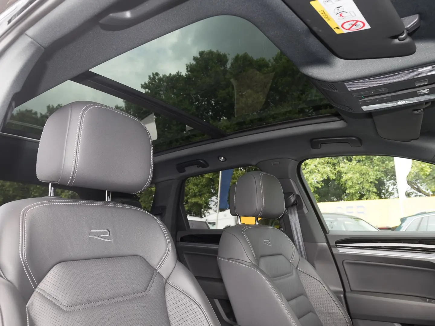 Touareg R eHybrid 4M HuD AHK LUFT PANO DYNAUDIO