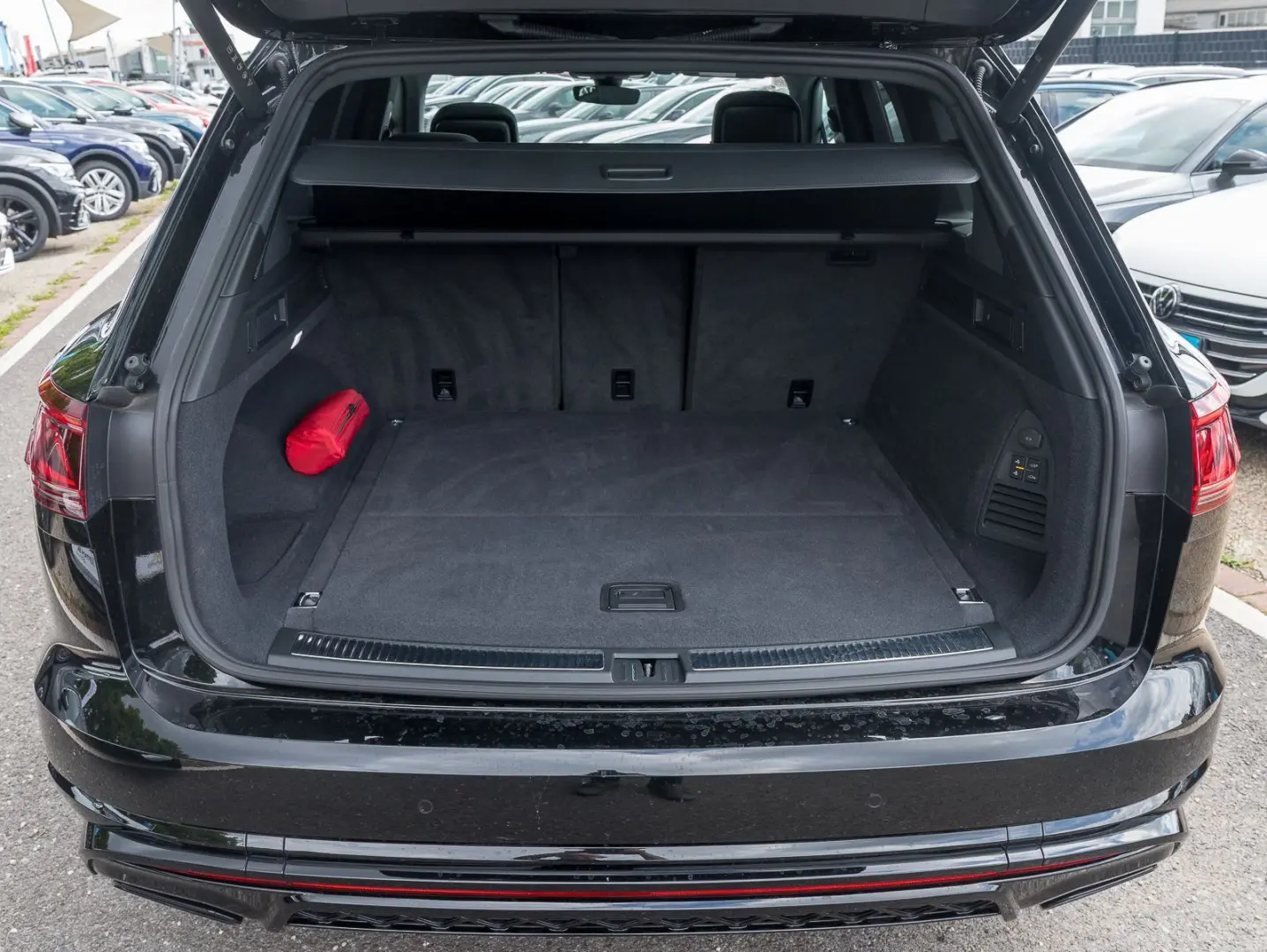 Touareg R eHybrid 4M HuD AHK LUFT PANO DYNAUDIO