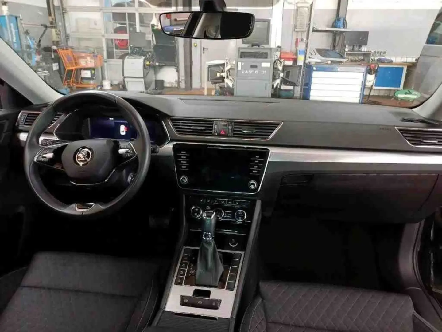 Superb 1.4 TSI Hybrid Limo*STAND-HZG*AHK*LED*