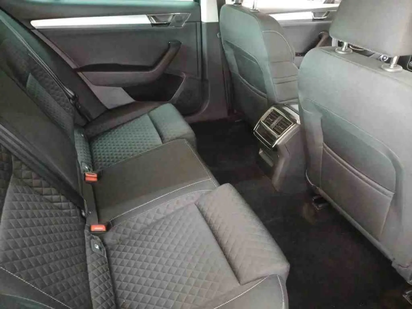 Superb 1.4 TSI Hybrid Limo*STAND-HZG*AHK*LED*