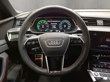 SQ8 Sportback e-tron 370 kW