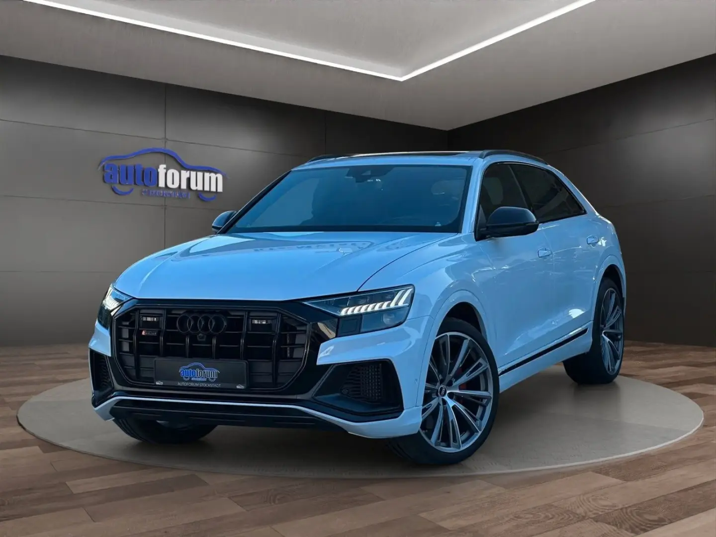SQ8 4.0 TFSI Advanced B&O°TV°23
