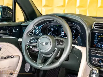 Bentley Bentayga V8 EWB AZURE by MANSORY