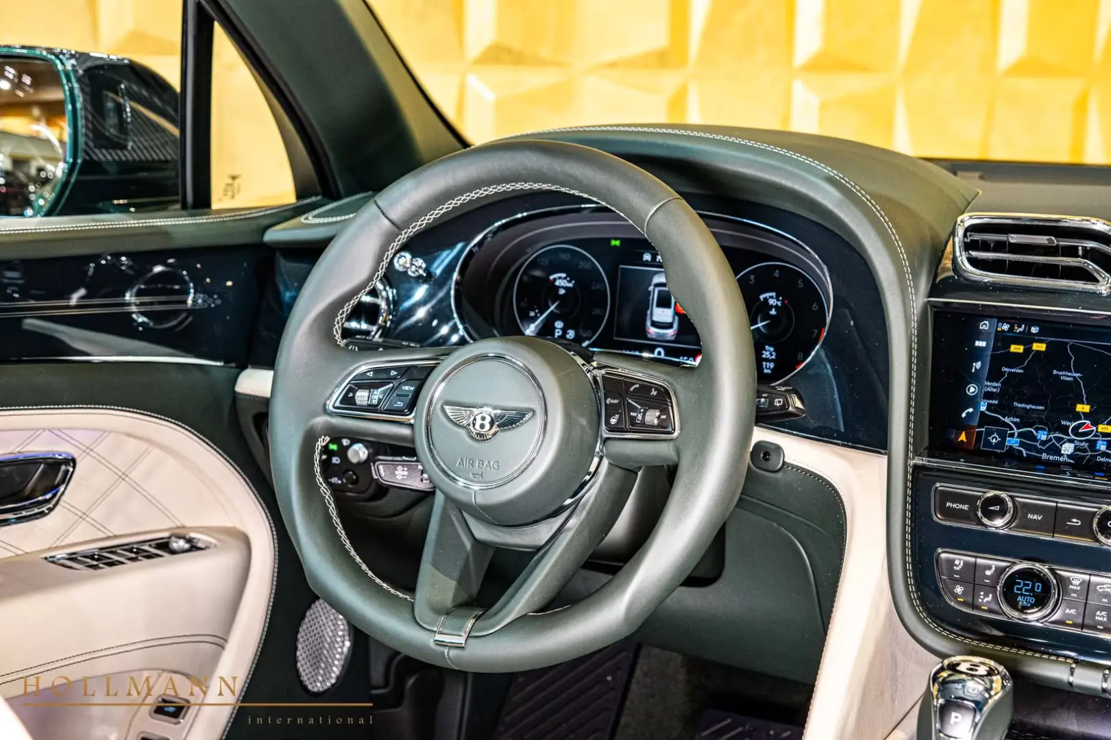 Bentley Bentayga V8 EWB AZURE by MANSORY