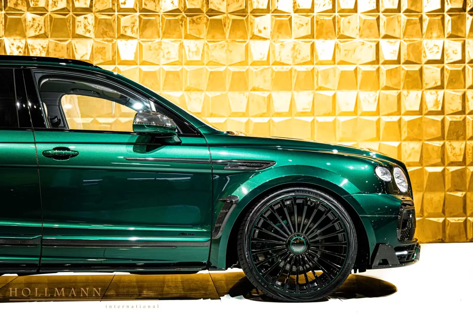 Bentley Bentayga V8 EWB AZURE by MANSORY