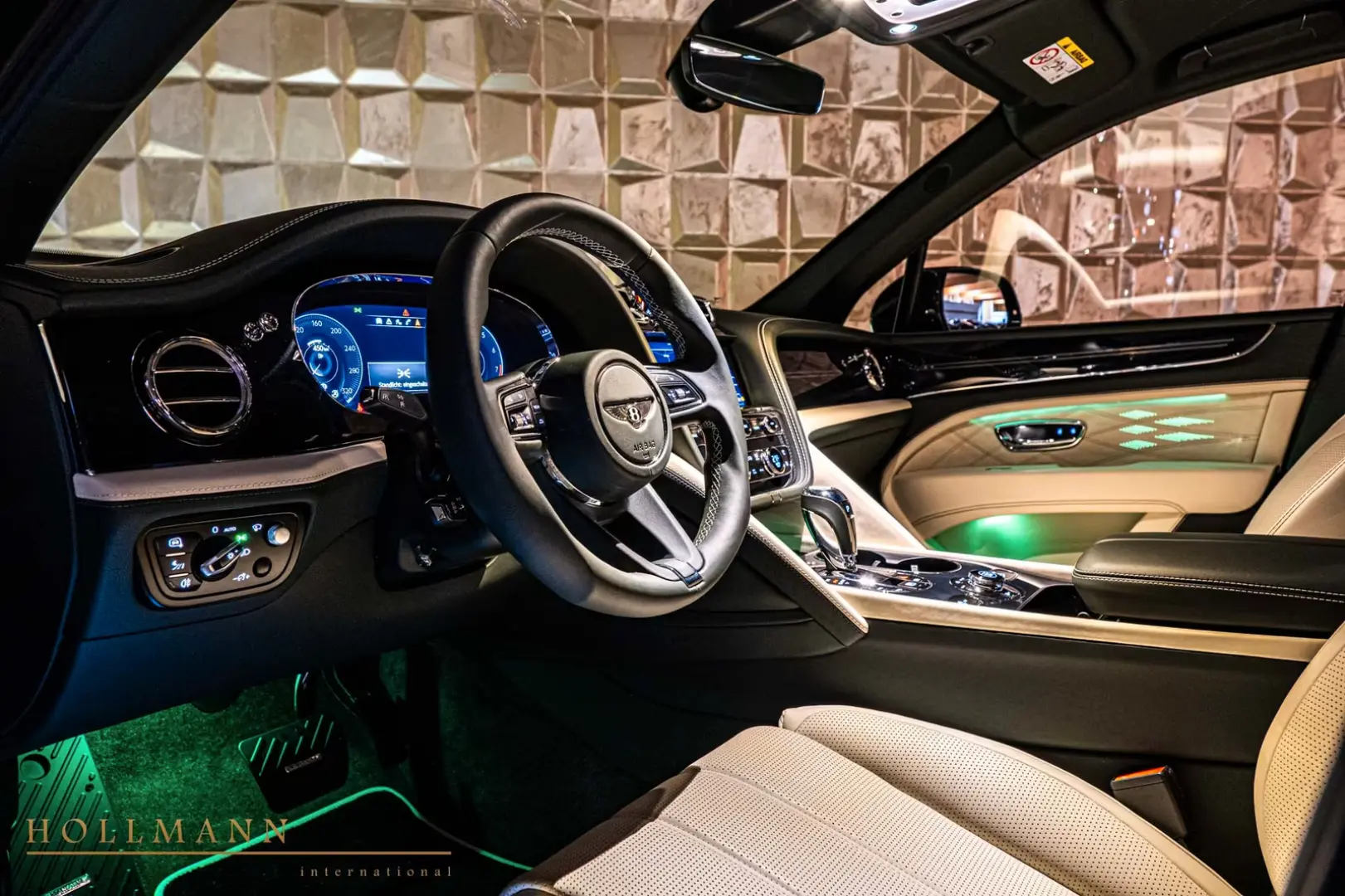 Bentley Bentayga V8 EWB AZURE by MANSORY