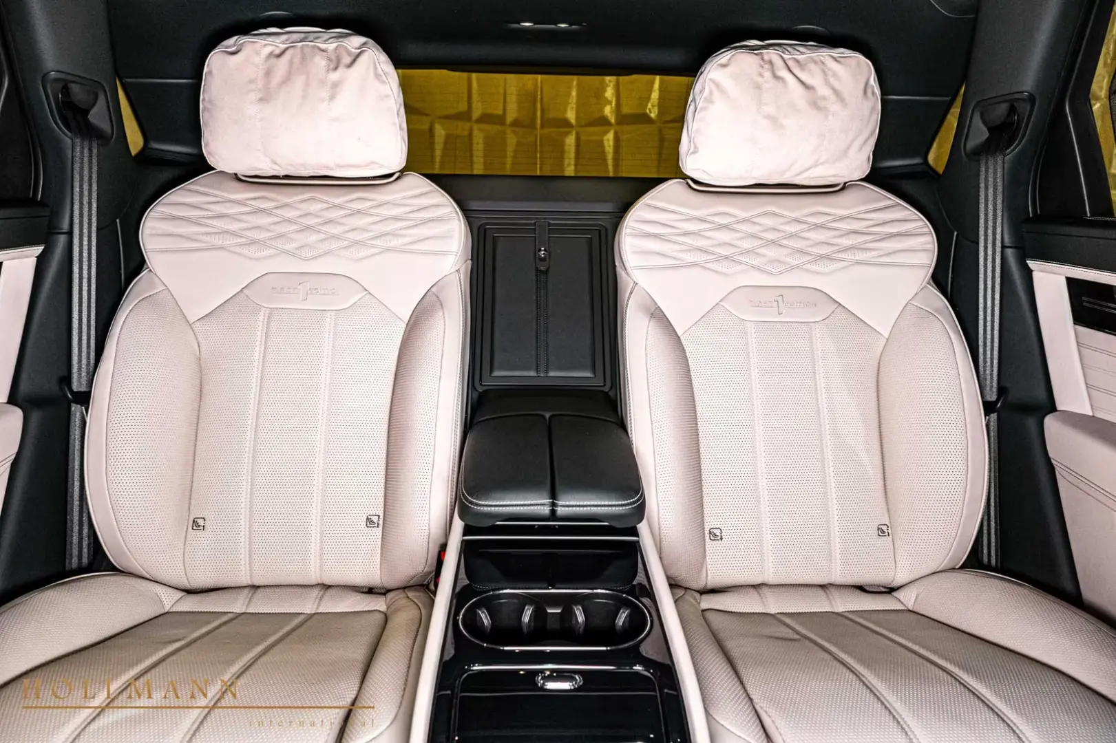 Bentley Bentayga V8 EWB AZURE by MANSORY