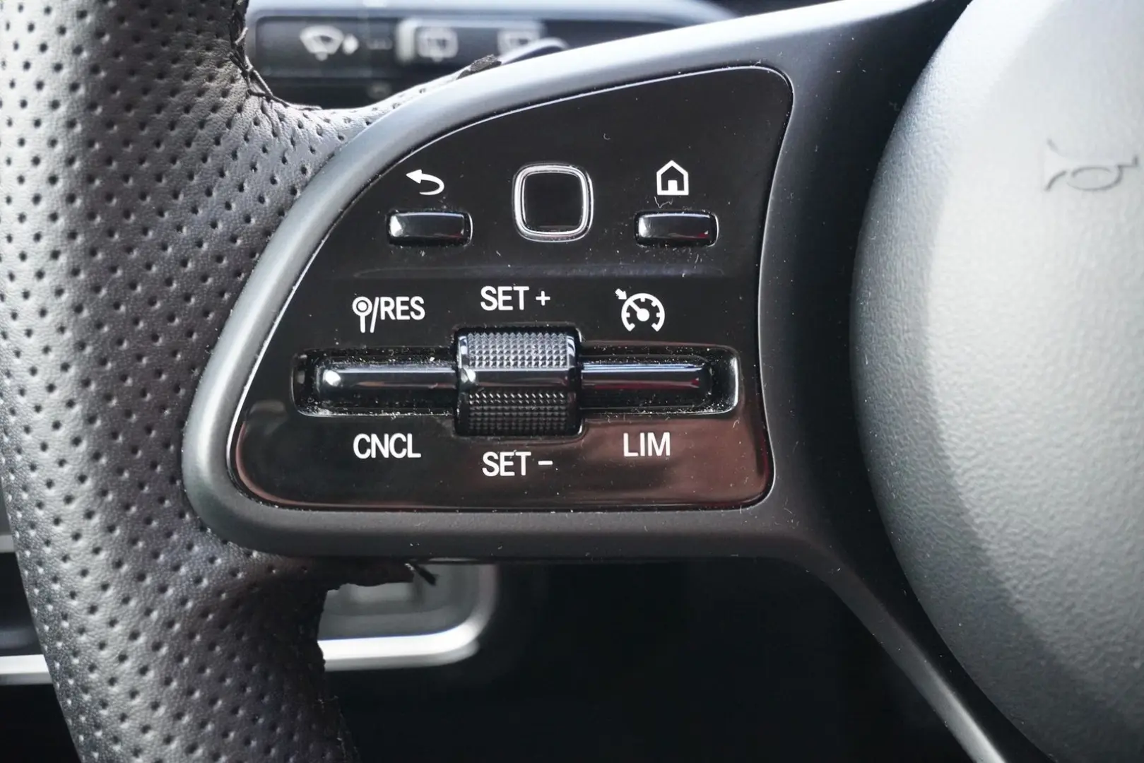 A250 e LED Navi ACC Kamera Digitales Cockpit DAB
