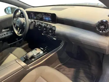 A 250 e  MBUX Navi AHK PDC SpurH AUT KlimaA SHZ