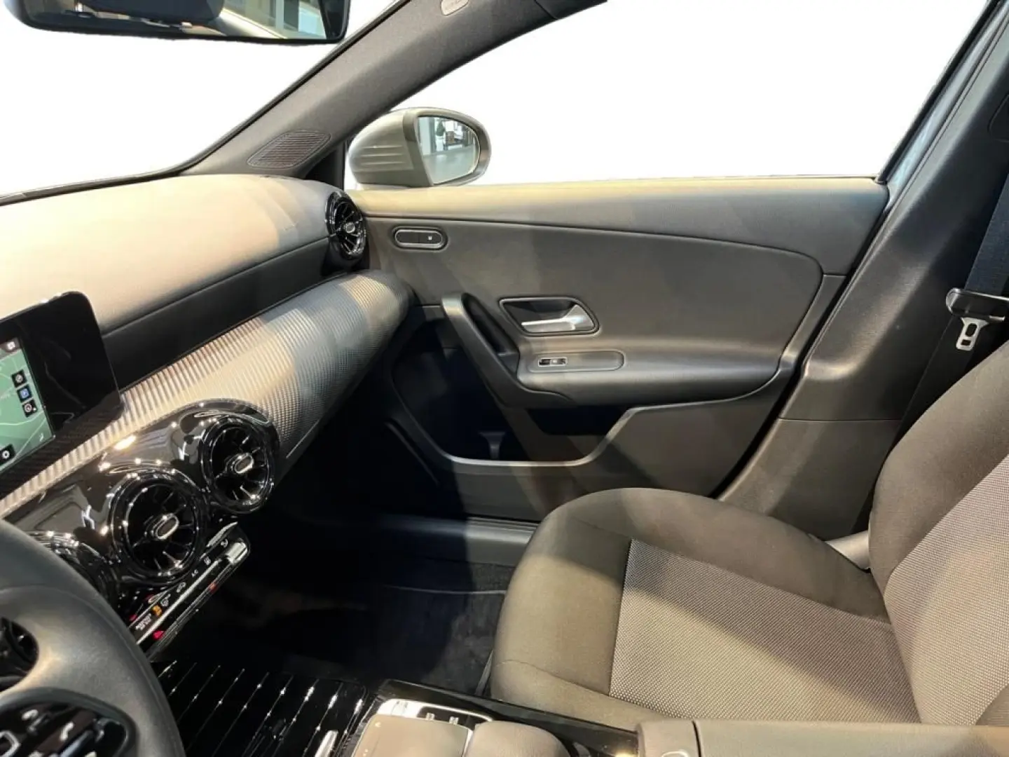 A 250 e  MBUX Navi AHK PDC SpurH AUT KlimaA SHZ
