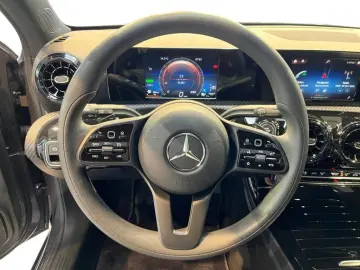 A 250 e  MBUX Navi AHK PDC SpurH AUT KlimaA SHZ