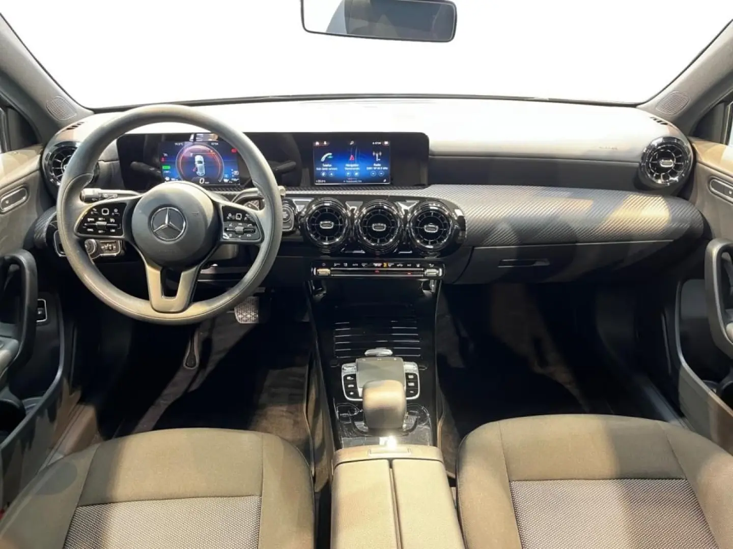 A 250 e  MBUX Navi AHK PDC SpurH AUT KlimaA SHZ