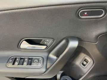 A 250 e  MBUX Navi AHK PDC SpurH AUT KlimaA SHZ