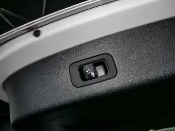 GLC 300 e 4M   BURM AMG NIGHT DISTR SPUR PANO