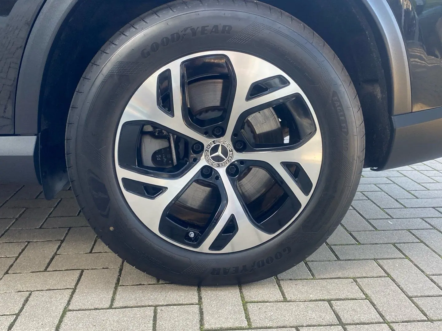 GLC 300 e 4M Avantgarde Panorama Kamera AHK LED