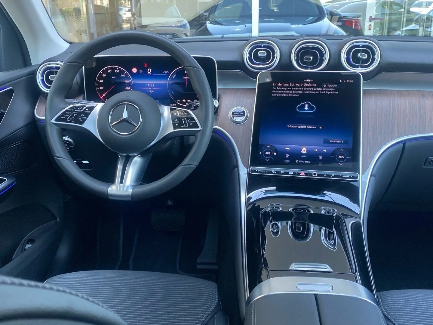 GLC 300 e 4M Avantgarde Panorama Kamera AHK LED