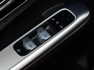 GLC 300 4M AMG-Sport Pano AHK Distr Winter Memo
