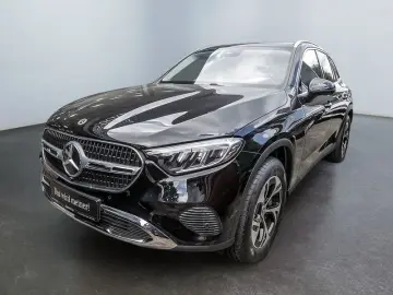 GLC 300 e 4M   AVANTGARDE SPUR PANO AHK 360 PDC