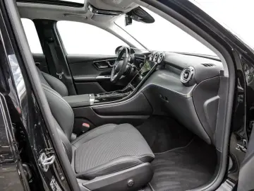 GLC 300 e 4M   AVANTGARDE SPUR PANO AHK 360 PDC