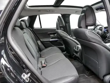 GLC 300 e 4M   AVANTGARDE SPUR PANO AHK 360 PDC
