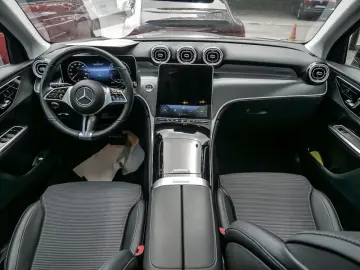 GLC 300 e 4M   AVANTGARDE SPUR PANO AHK 360 PDC