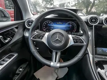 GLC 300 e 4M   AVANTGARDE SPUR PANO AHK 360 PDC