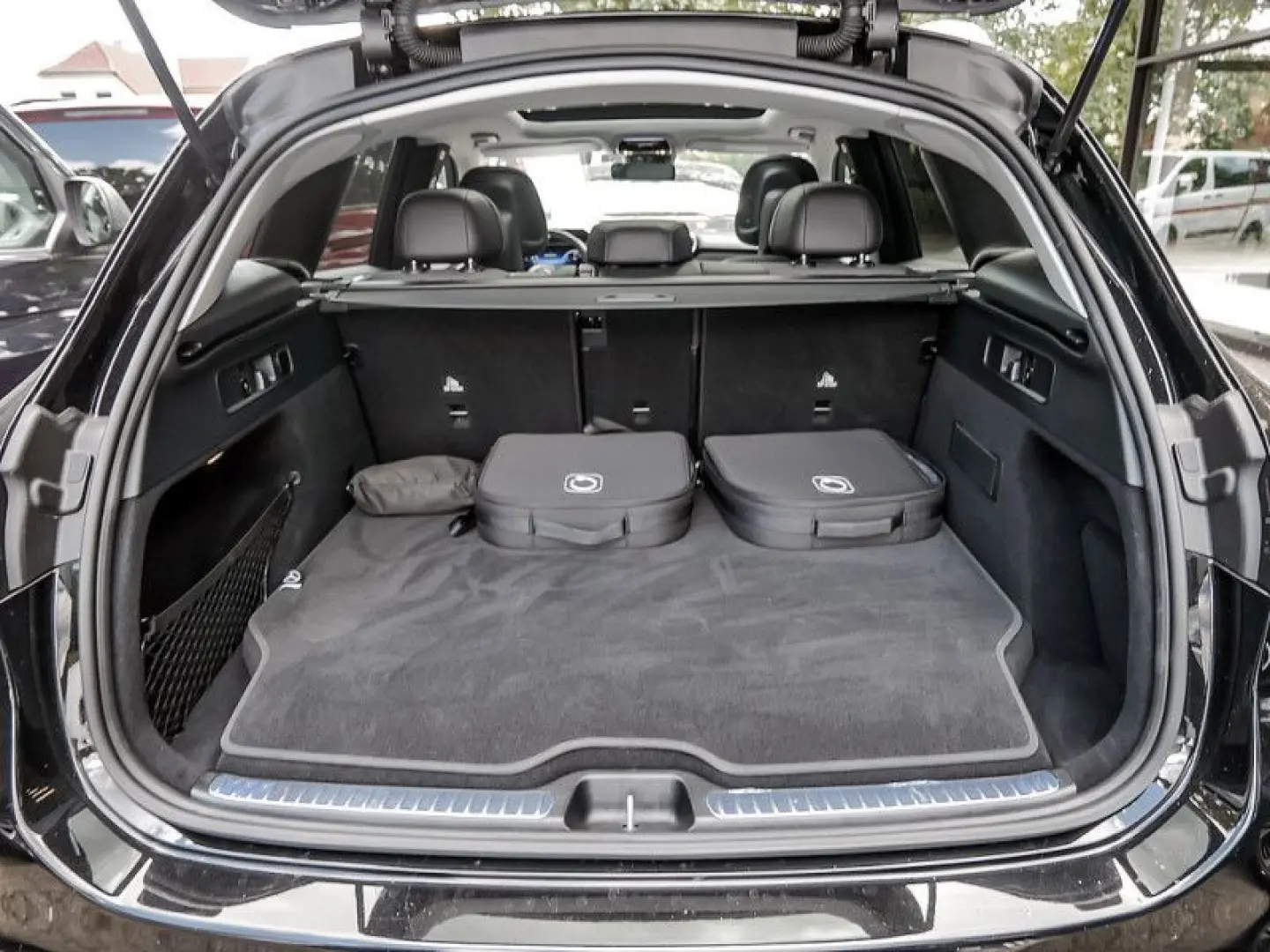 GLC 300 e 4M   AVANTGARDE SPUR PANO AHK 360 PDC