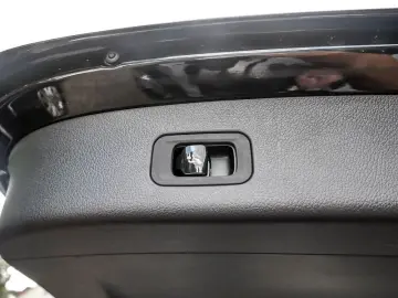 GLC 300 e 4M   AVANTGARDE SPUR PANO AHK 360 PDC