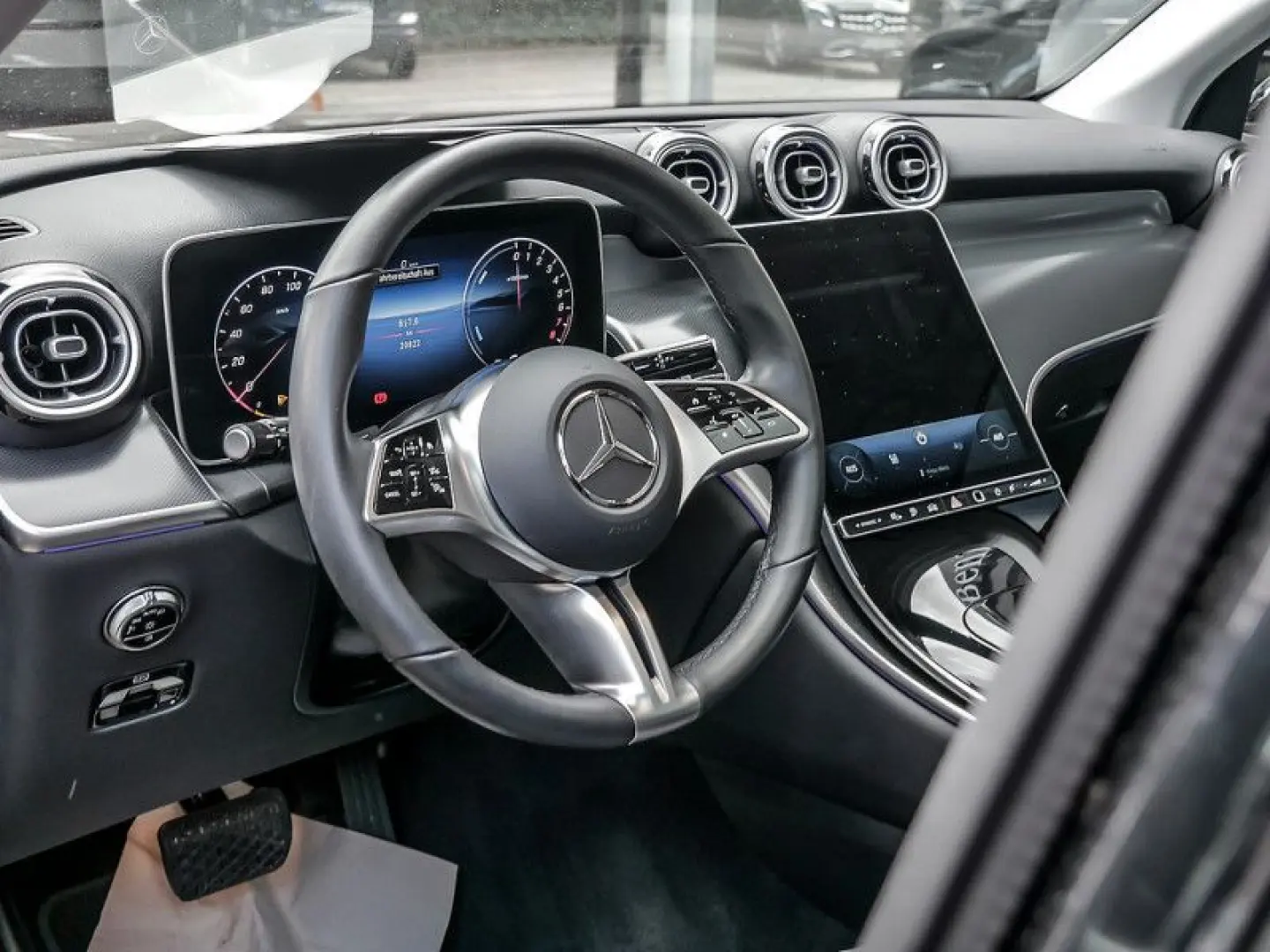 GLC 300 e 4M   AVANTGARDE SPUR PANO AHK 360 PDC