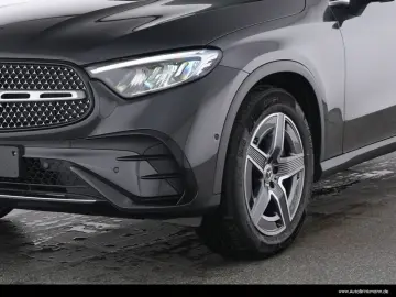 GLC 300 4M AMG-LINE  AHK PANO KAMERA LED 19 SHZ