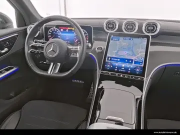 GLC 300 4M AMG-LINE  AHK PANO KAMERA LED 19 SHZ