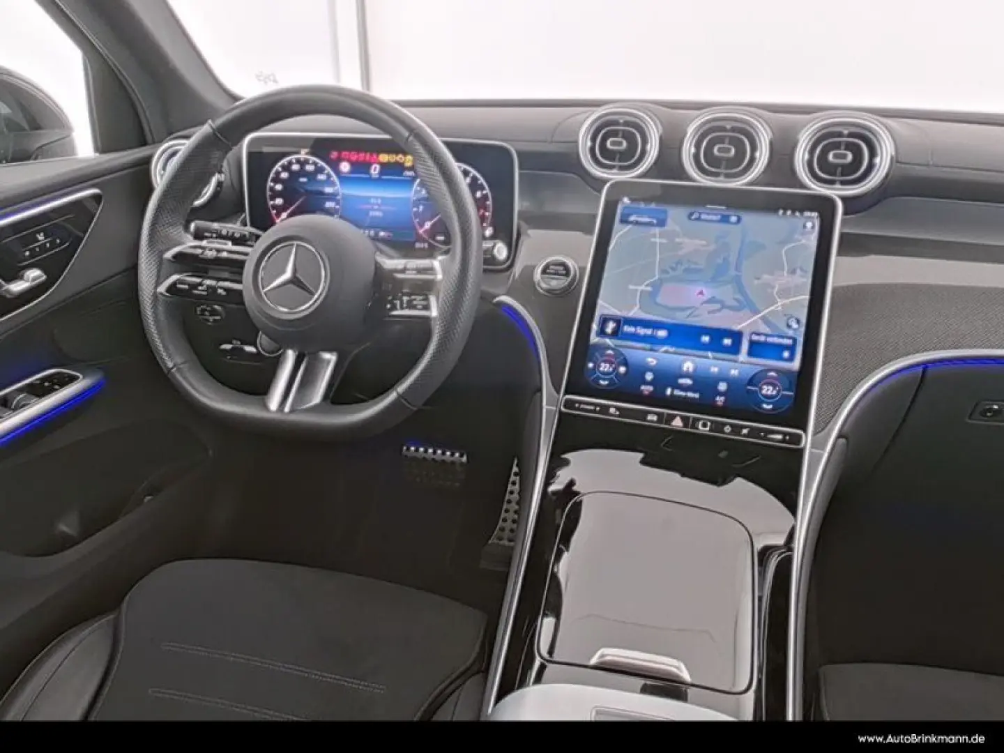 GLC 300 4M AMG-LINE  AHK PANO KAMERA LED 19 SHZ