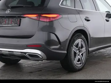 GLC 300 4M AMG-LINE  AHK PANO KAMERA LED 19 SHZ