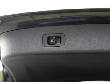 GLC 300 e 4M AMG-Sport LED Cam Pano Sound 20'