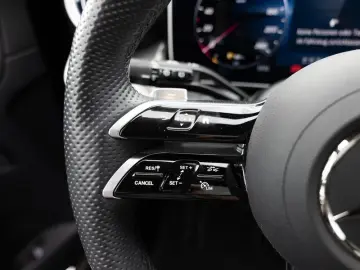 GLC 300 e 4M AMG-Sport LED Cam Pano Sound 20'