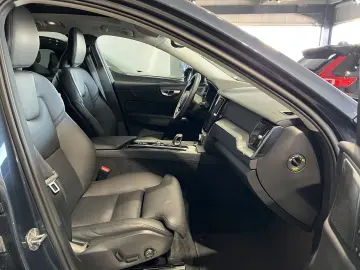 XC60 T6 Plus Dark Recharge AWD