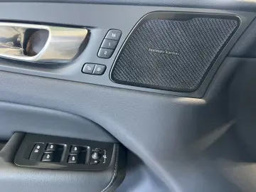 XC60 T6 Plus Dark Recharge AWD