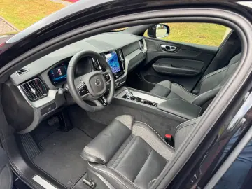XC60 Plus Dark AWD