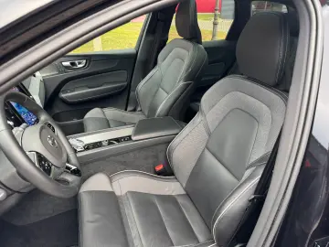XC60 Plus Dark AWD