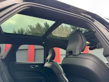 XC60 Plus Dark AWD