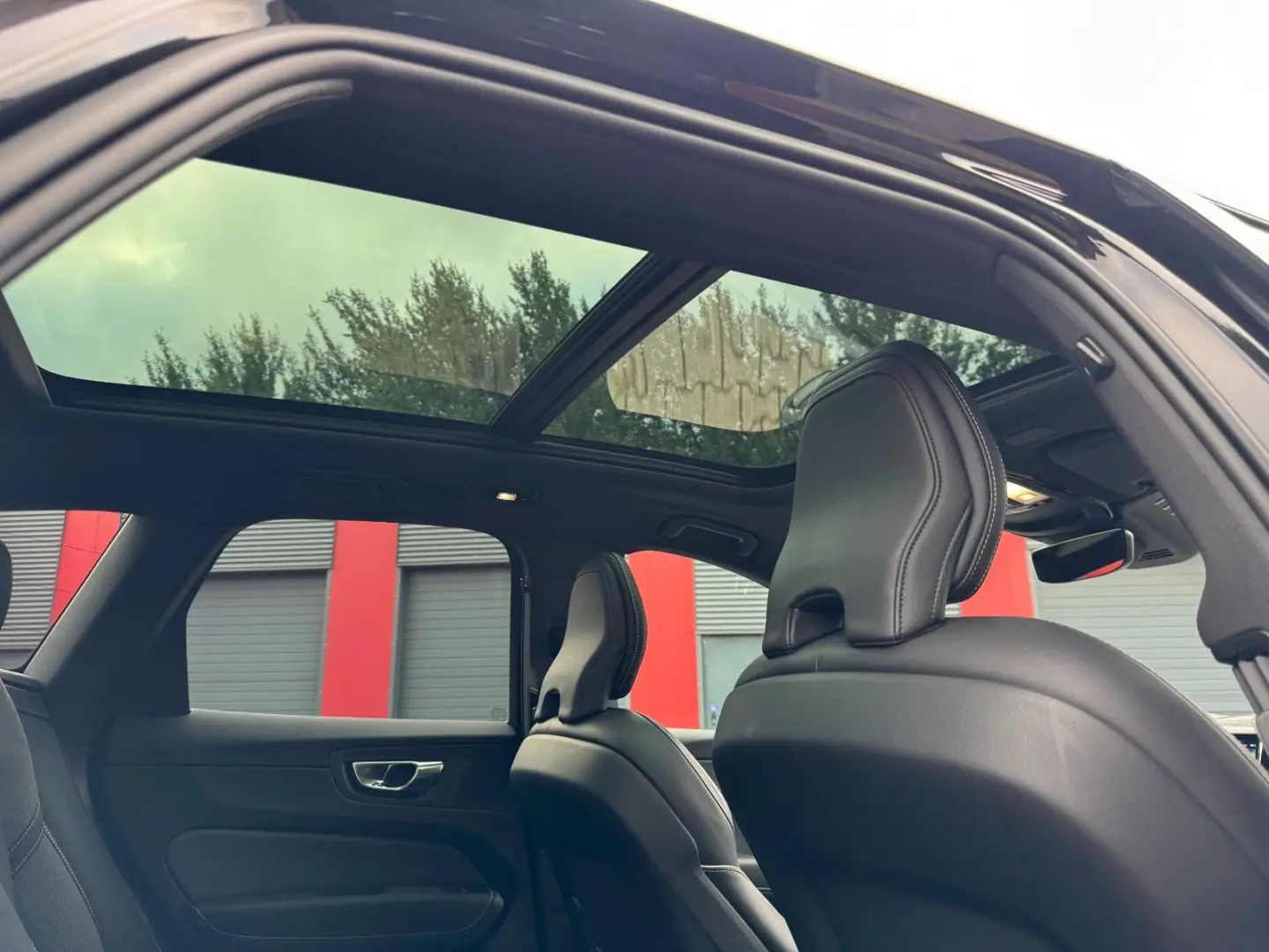 XC60 Plus Dark AWD