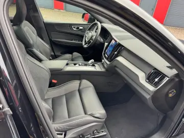 XC60 Plus Dark AWD