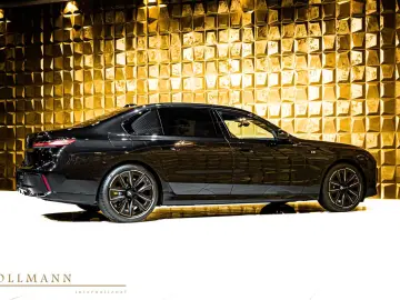 BMW 740d xDrive + M SPORT PACKAGE PRO + TV + B&W